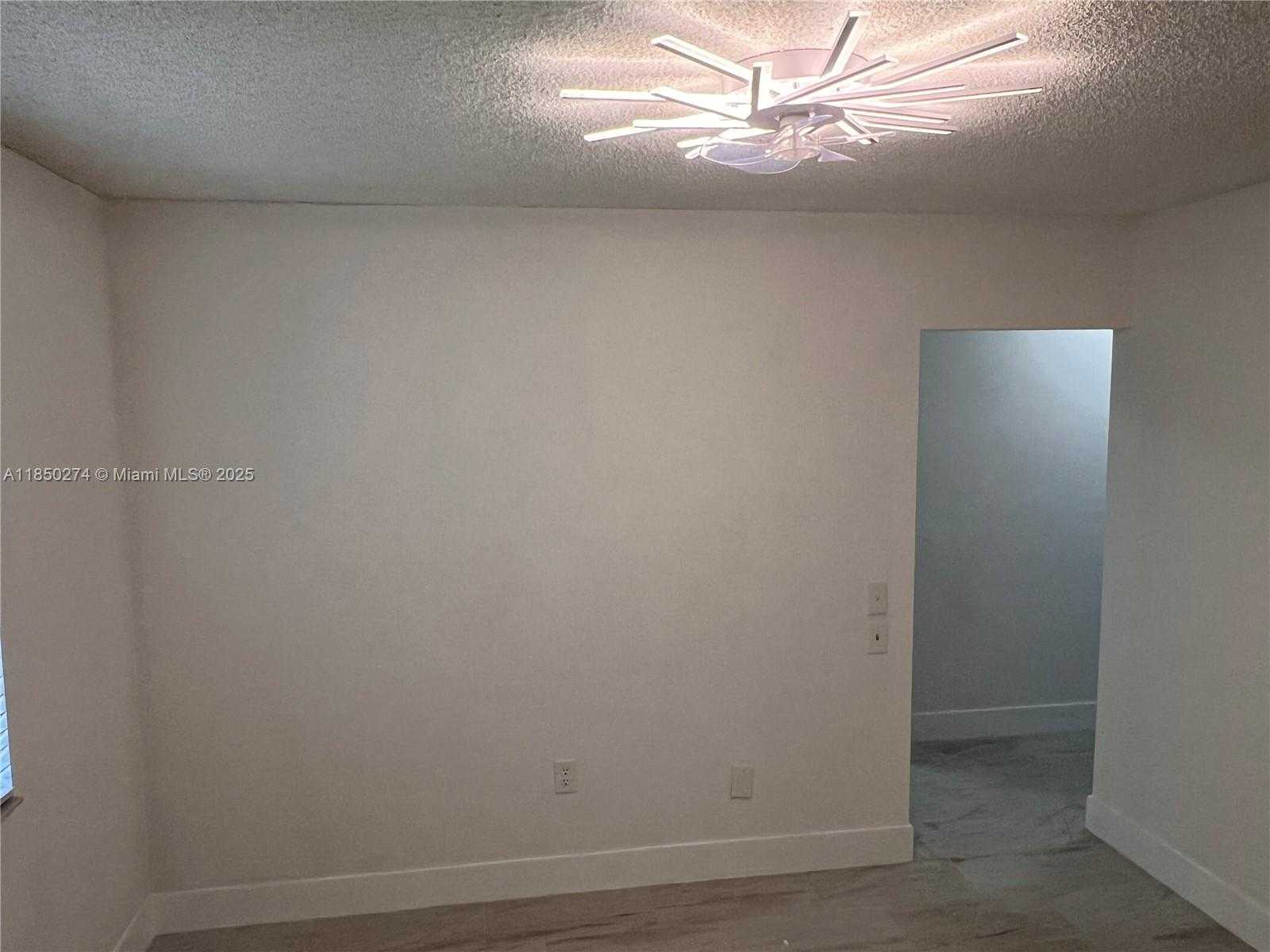 Small Image of 9501 EAST CALUSA CLUB DR, Miami Number 10
