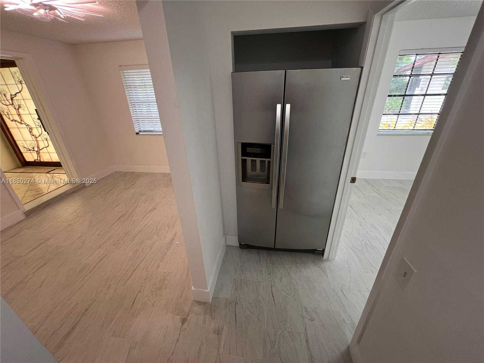 Small Image of 9501 EAST CALUSA CLUB DR, Miami Number 11