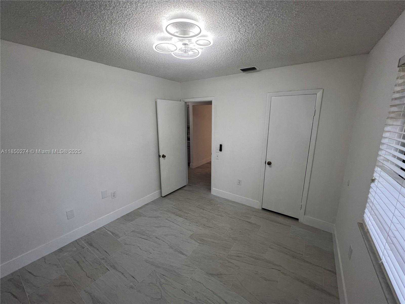 Small Image of 9501 EAST CALUSA CLUB DR, Miami Number 12