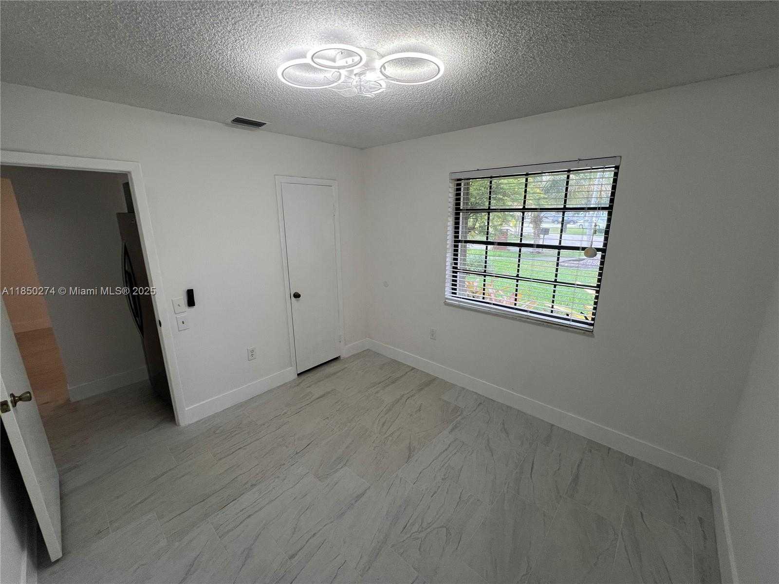 Small Image of 9501 EAST CALUSA CLUB DR, Miami Number 13