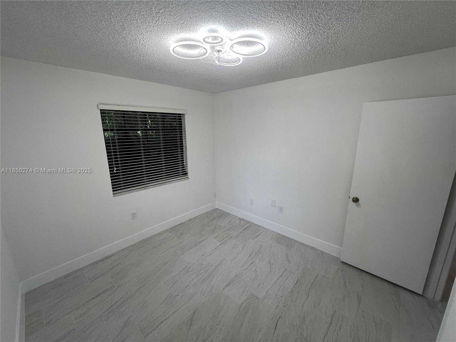 Small Image of 9501 EAST CALUSA CLUB DR, Miami Number 14