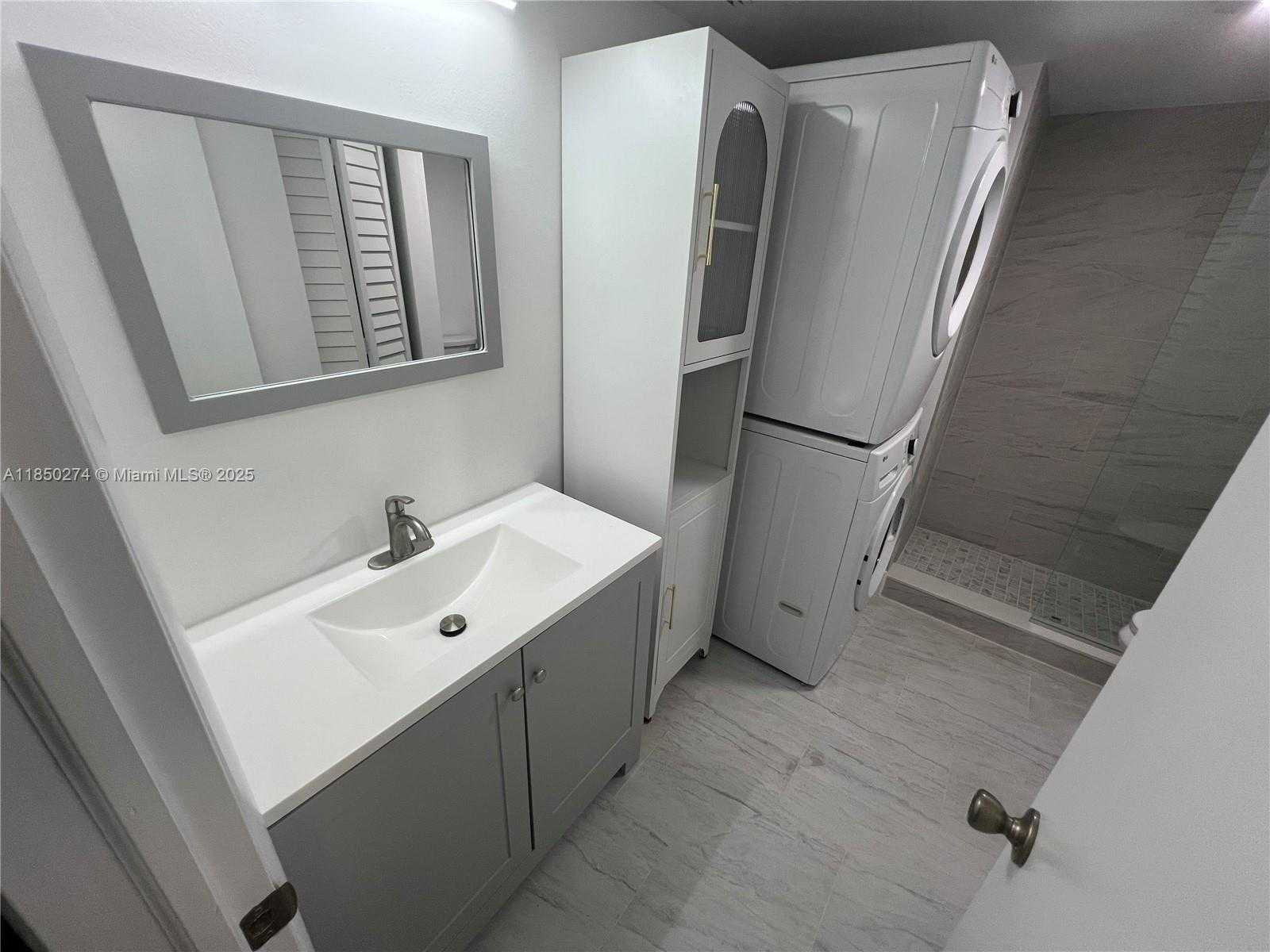 Small Image of 9501 EAST CALUSA CLUB DR, Miami Number 15