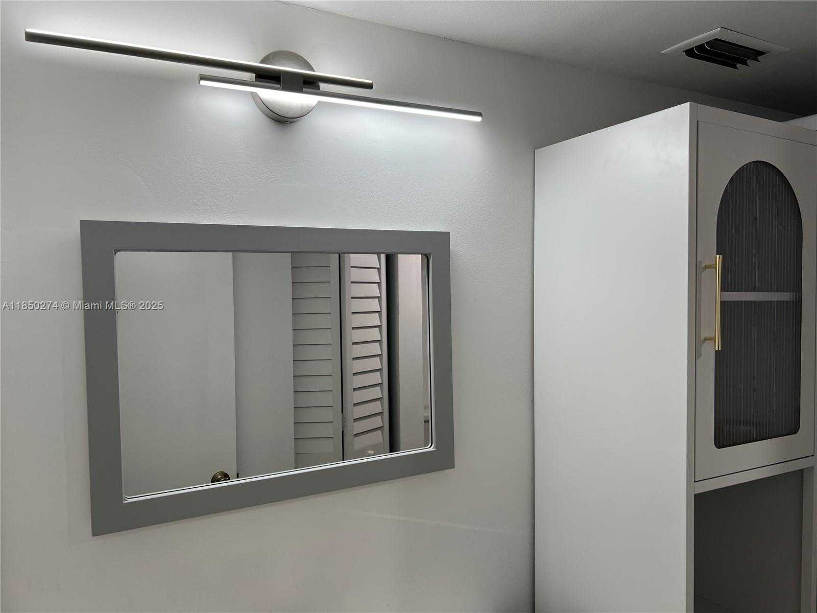Small Image of 9501 EAST CALUSA CLUB DR, Miami Number 17