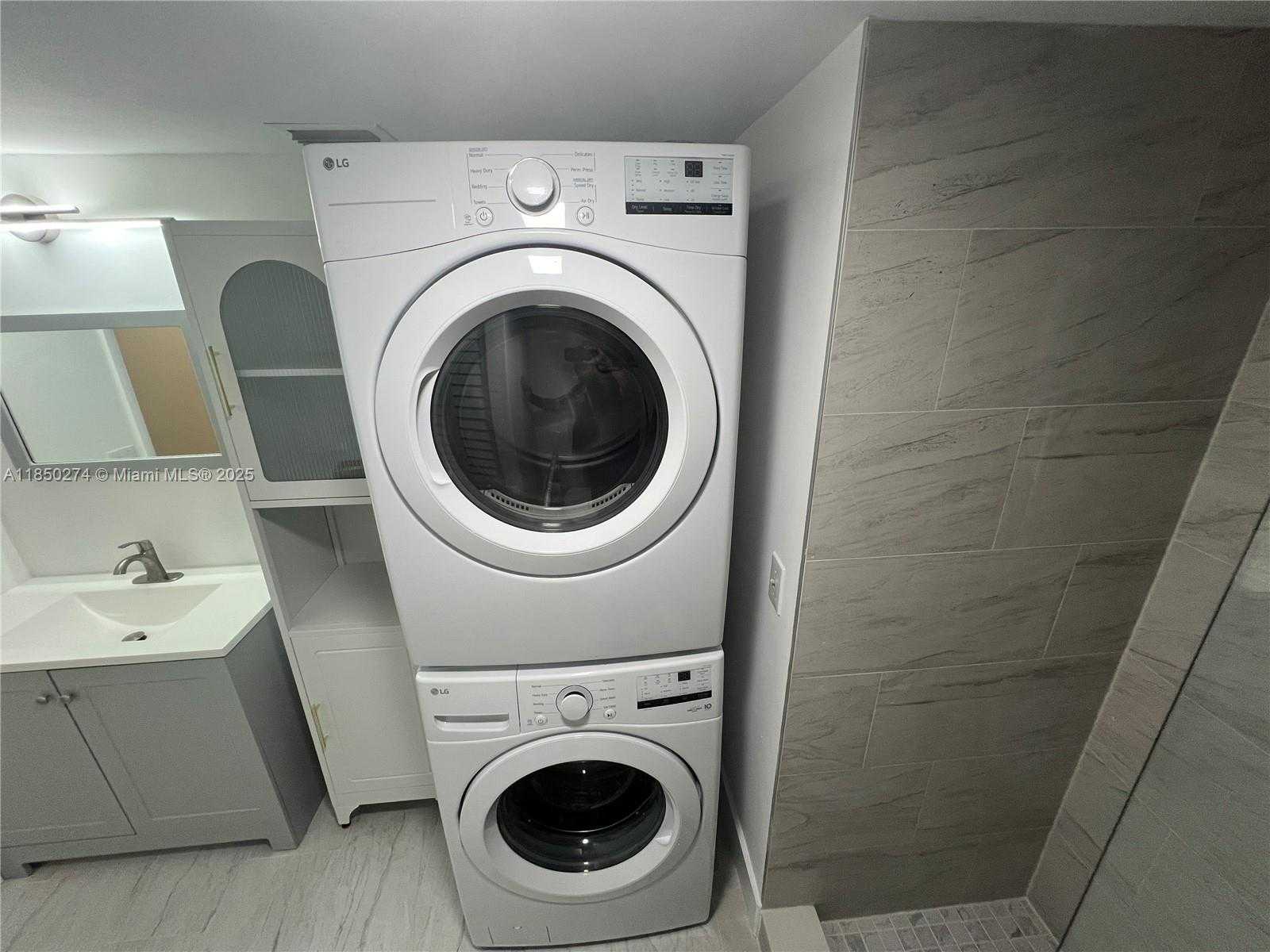 Small Image of 9501 EAST CALUSA CLUB DR, Miami Number 18