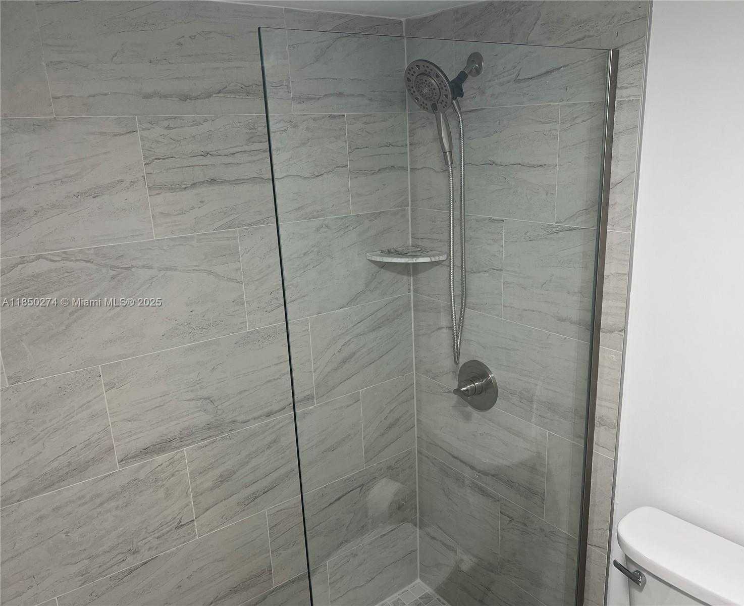 Small Image of 9501 EAST CALUSA CLUB DR, Miami Number 20