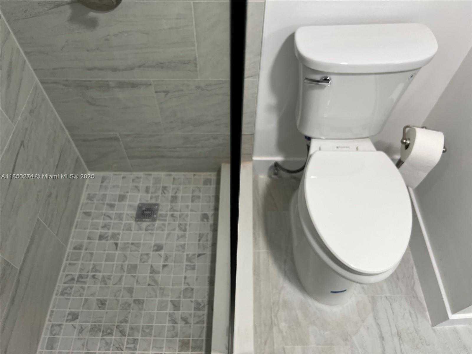 Small Image of 9501 EAST CALUSA CLUB DR, Miami Number 21