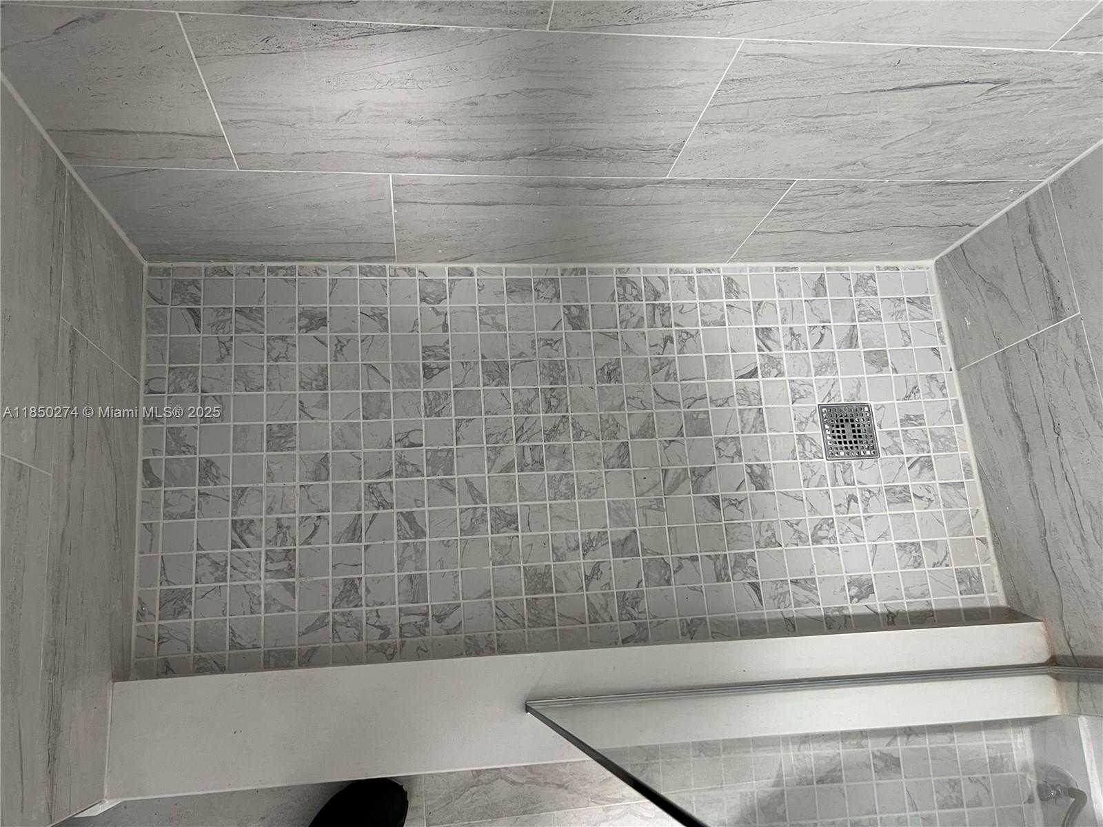 Small Image of 9501 EAST CALUSA CLUB DR, Miami Number 22