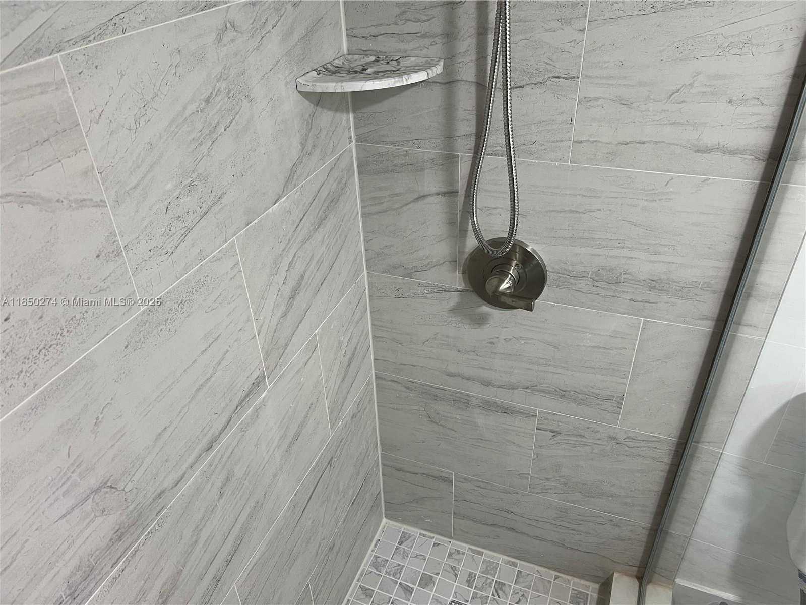 Small Image of 9501 EAST CALUSA CLUB DR, Miami Number 23