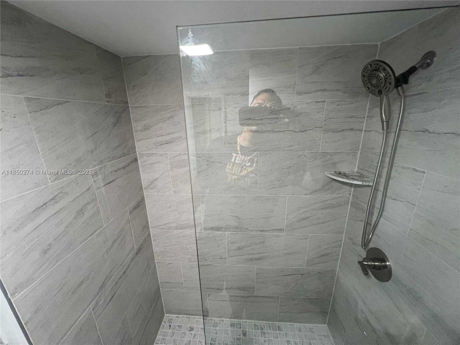 Small Image of 9501 EAST CALUSA CLUB DR, Miami Number 25