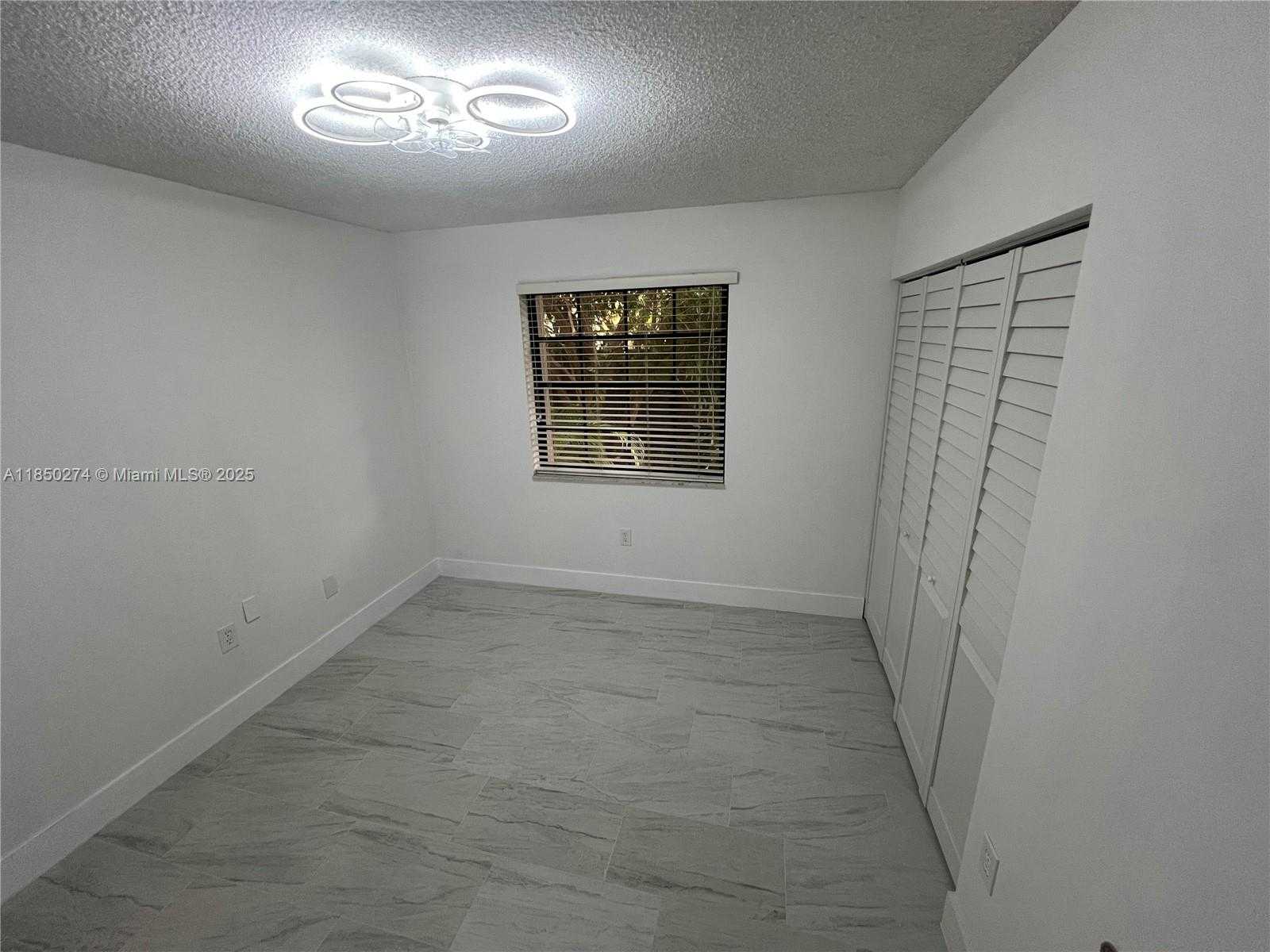 Small Image of 9501 EAST CALUSA CLUB DR, Miami Number 27