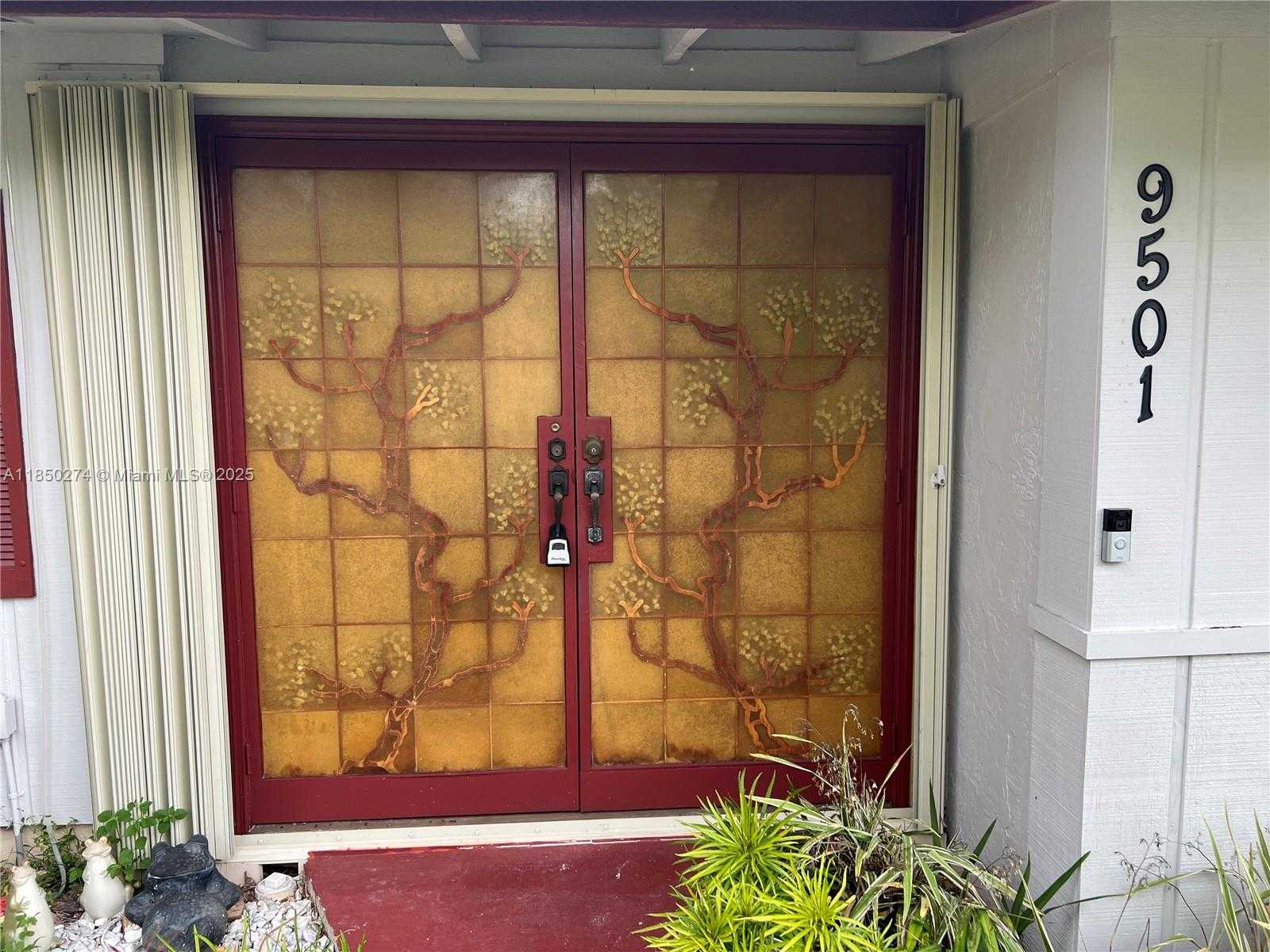 Small Image of 9501 EAST CALUSA CLUB DR, Miami Number 3