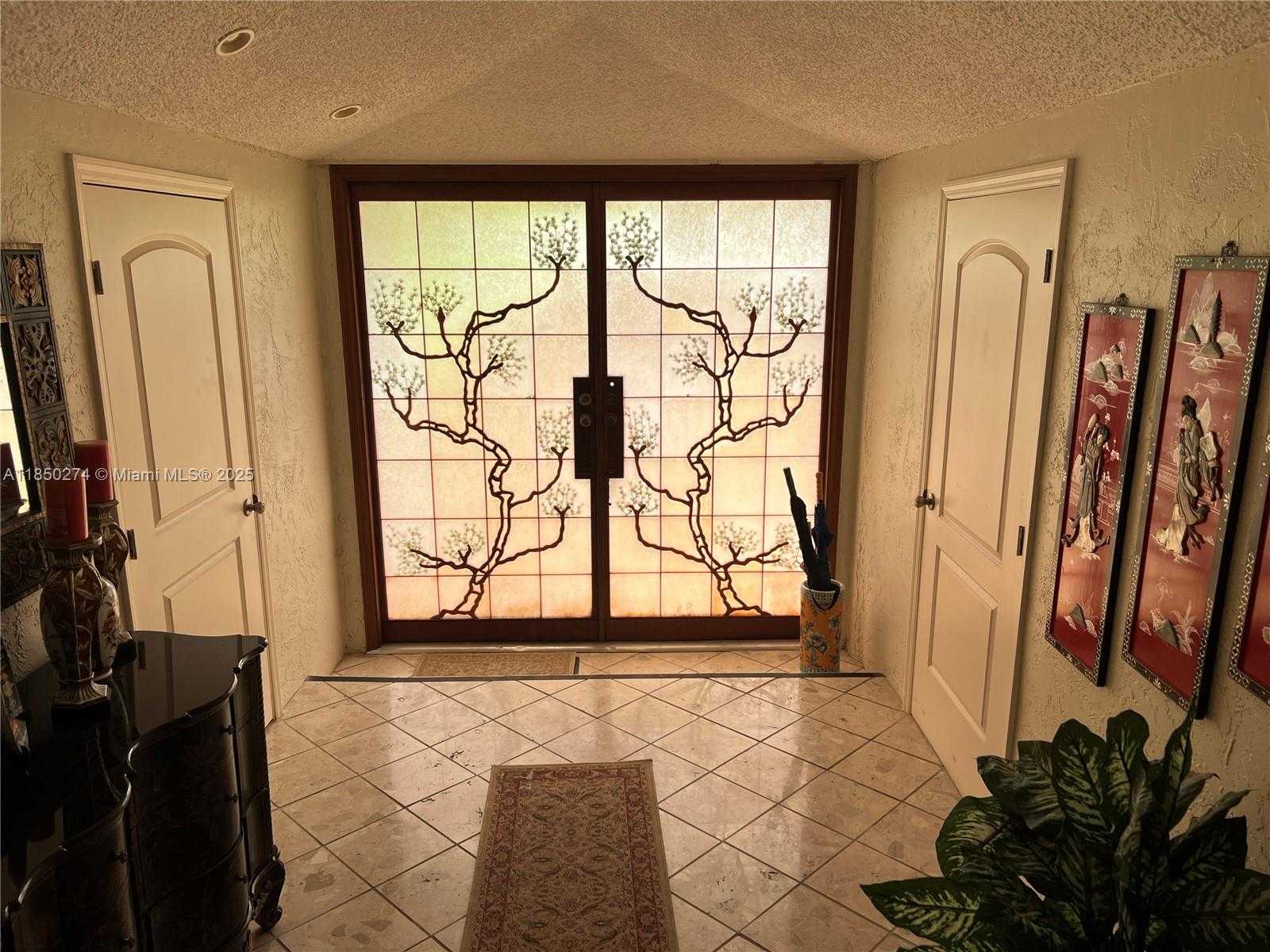 Small Image of 9501 EAST CALUSA CLUB DR, Miami Number 4