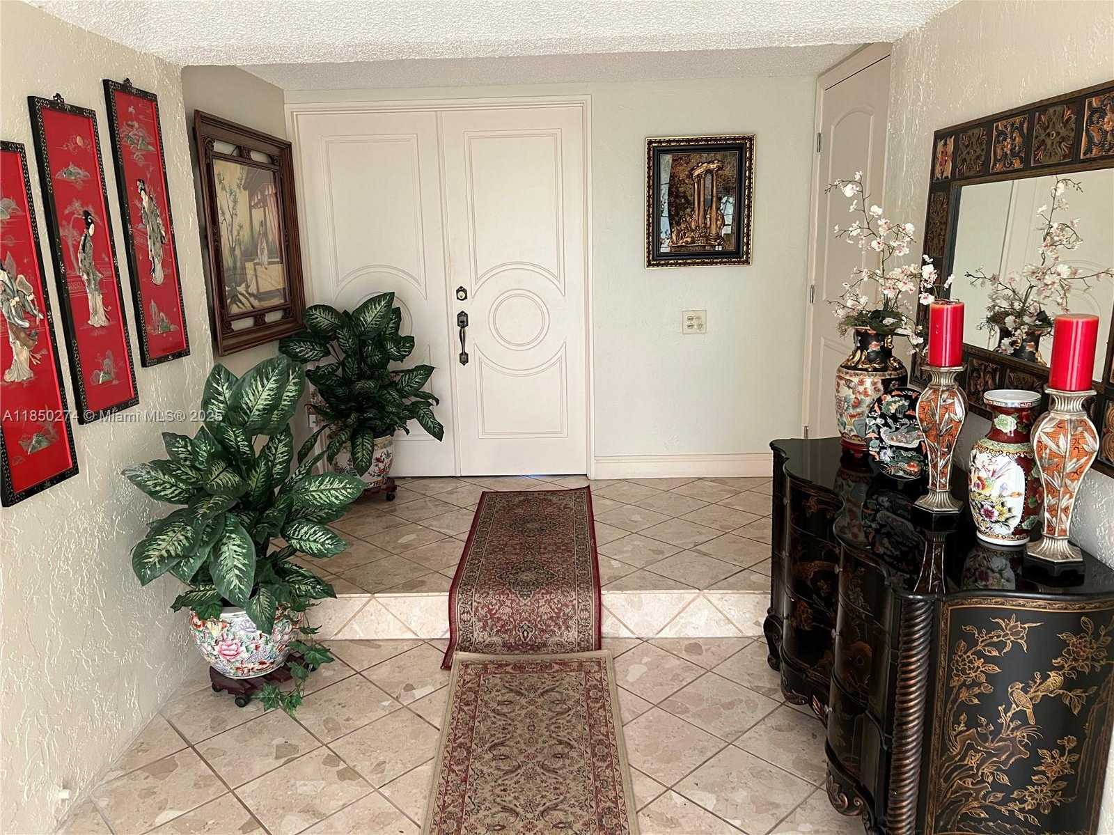 Small Image of 9501 EAST CALUSA CLUB DR, Miami Number 5