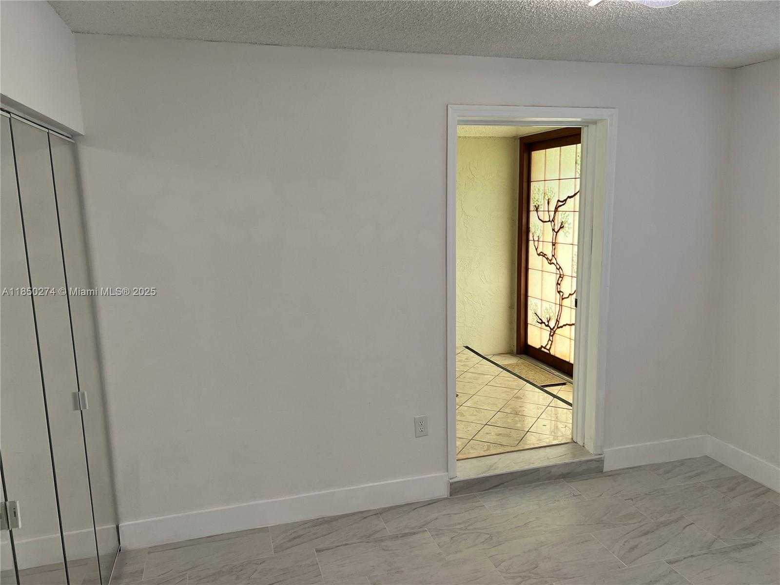 Small Image of 9501 EAST CALUSA CLUB DR, Miami Number 7