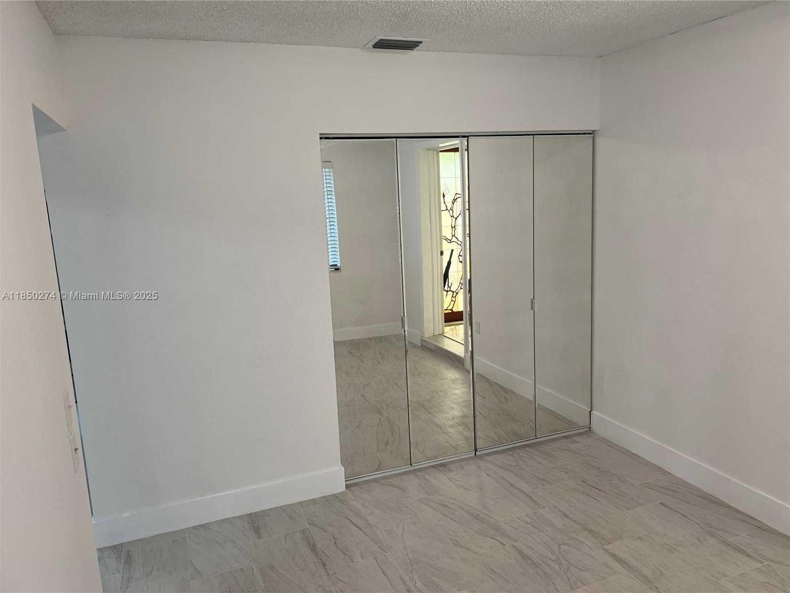 Small Image of 9501 EAST CALUSA CLUB DR, Miami Number 8