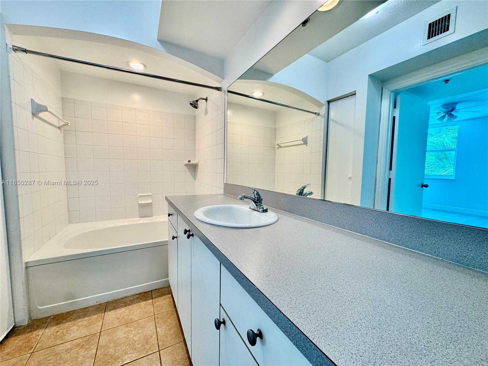Small Image of 9201 COLLINS AVE #323, Surfside Number 39