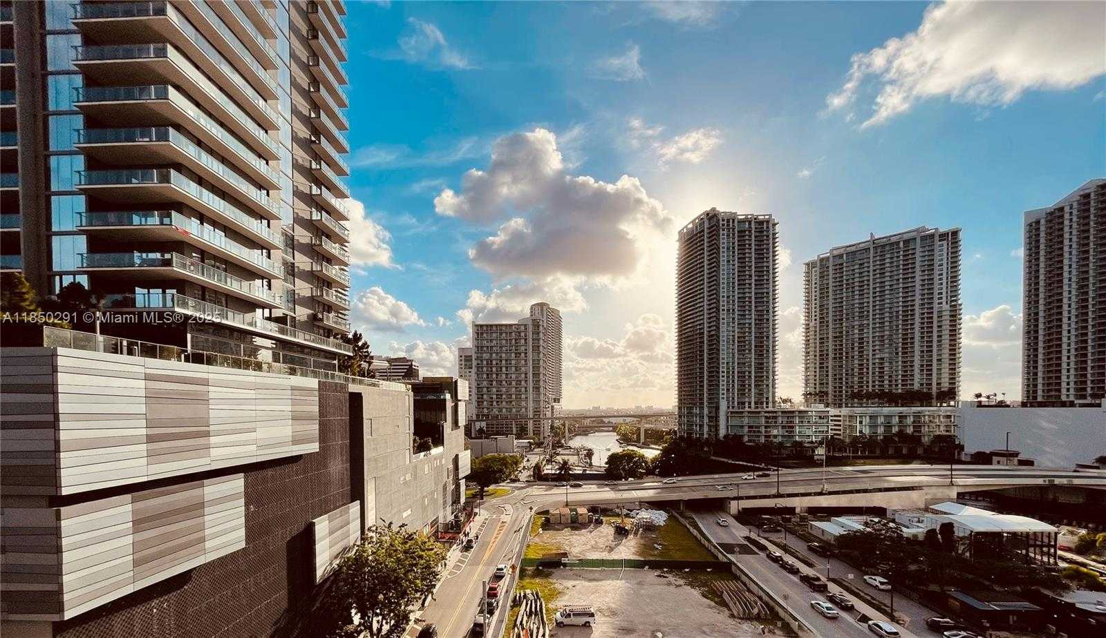 Small Image of 31 SOUTH EAST 6TH ST #1101, Miami Number 22