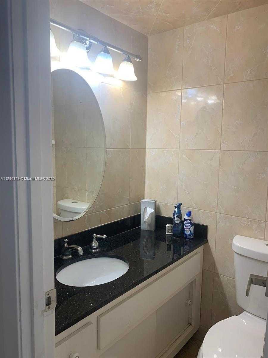 Small Image of 300 BAYVIEW DR #509, Sunny Isles Beach Number 26