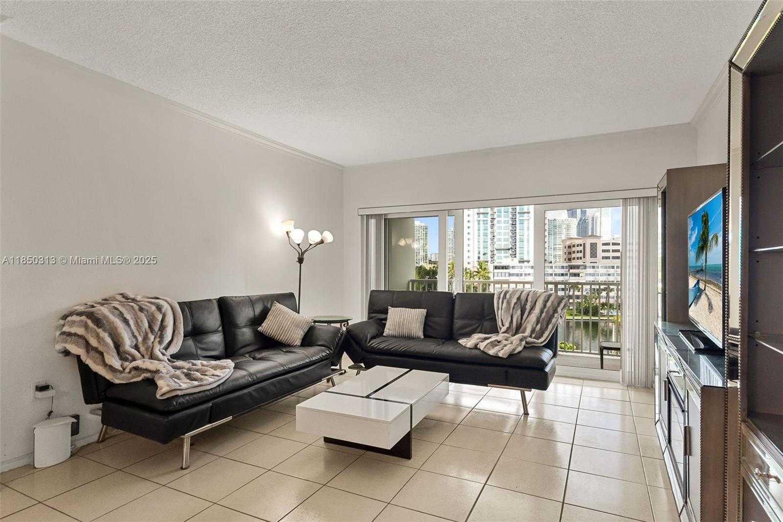 Small Image of 300 BAYVIEW DR #509, Sunny Isles Beach Number 52