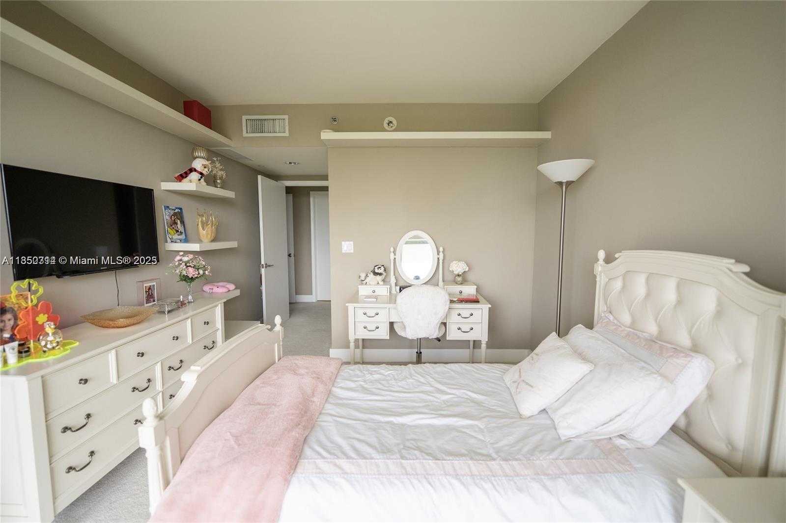Small Image of 7000 ISLAND BLVD #608, Aventura Number 11