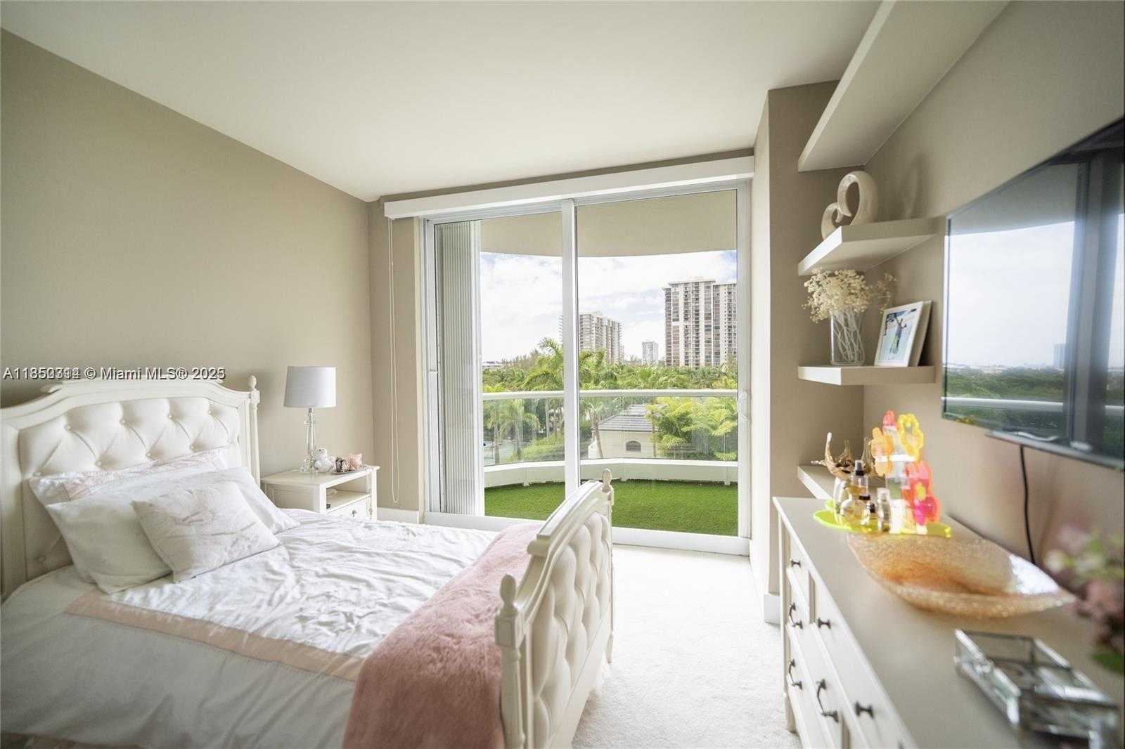 Small Image of 7000 ISLAND BLVD #608, Aventura Number 12