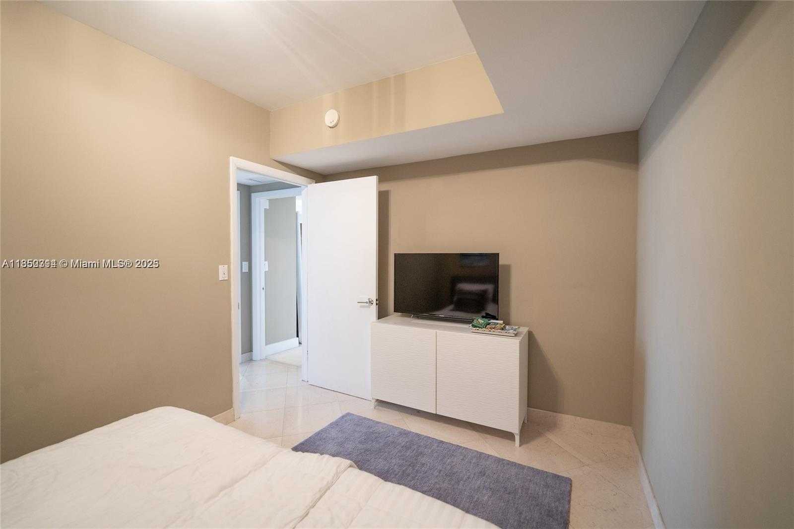Small Image of 7000 ISLAND BLVD #608, Aventura Number 14