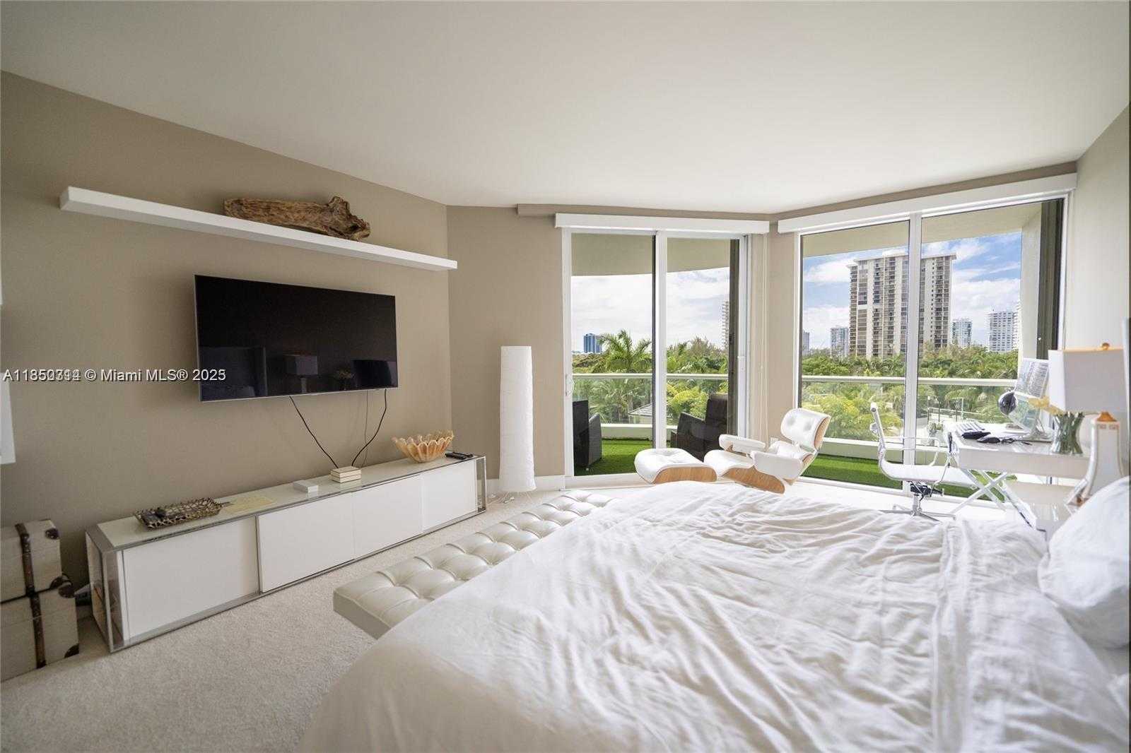 Small Image of 7000 ISLAND BLVD #608, Aventura Number 16