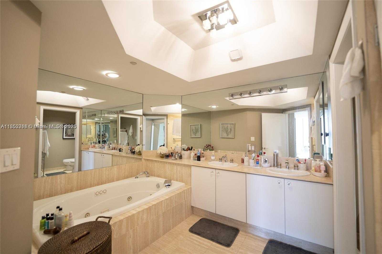 Small Image of 7000 ISLAND BLVD #608, Aventura Number 19