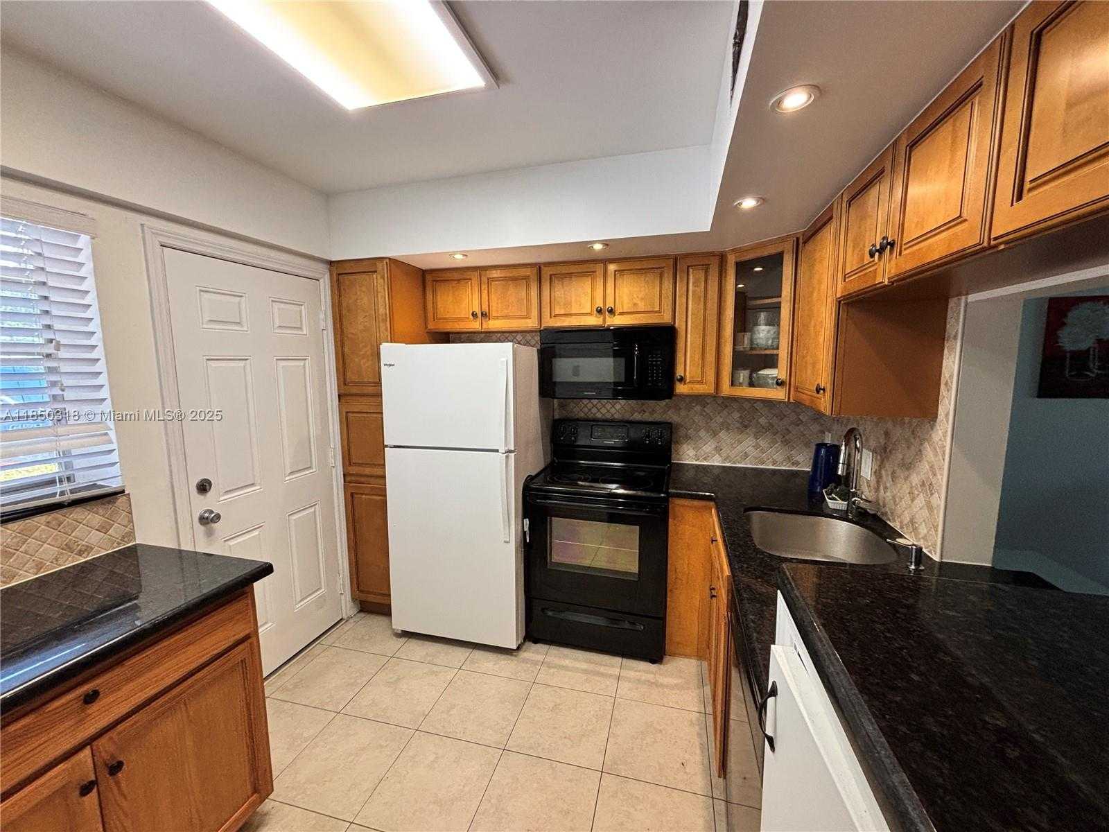 Small Image of 2810 NORTH EAST 201ST TER #G108, Aventura Number 2