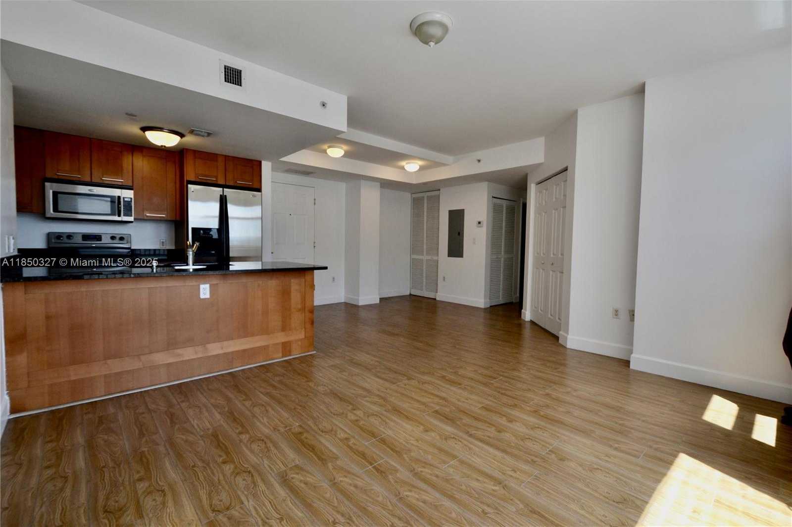 Small Image of 4100 SALZEDO ST #919, Coral Gables Number 5