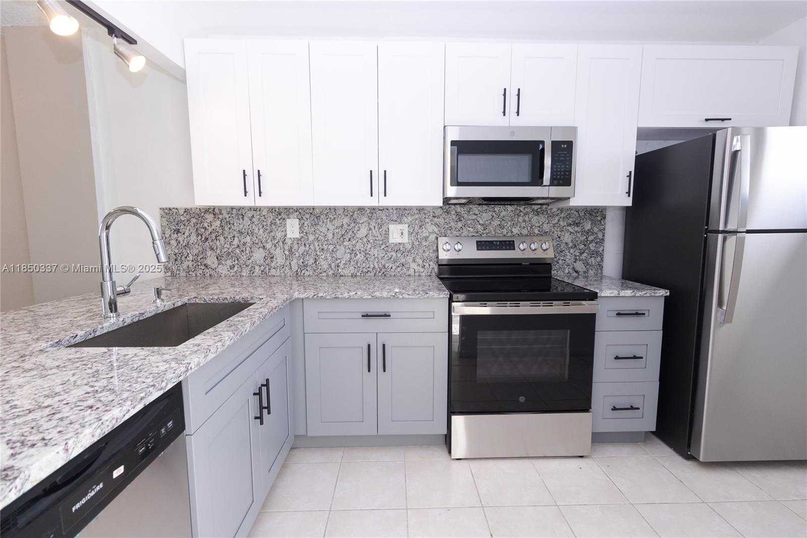 Small Image of 2903 NORTH MIAMI BEACH BLVD #808, North Miami Beach Number 2