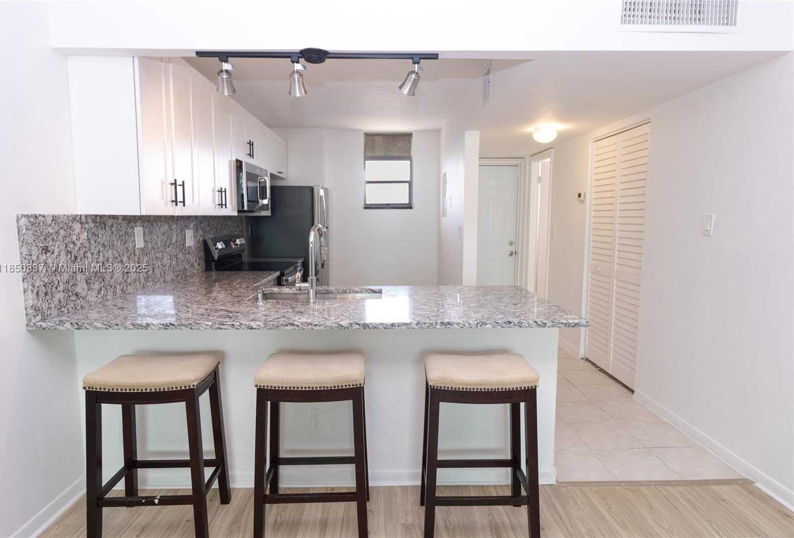 Small Image of 2903 NORTH MIAMI BEACH BLVD #808, North Miami Beach Number 5