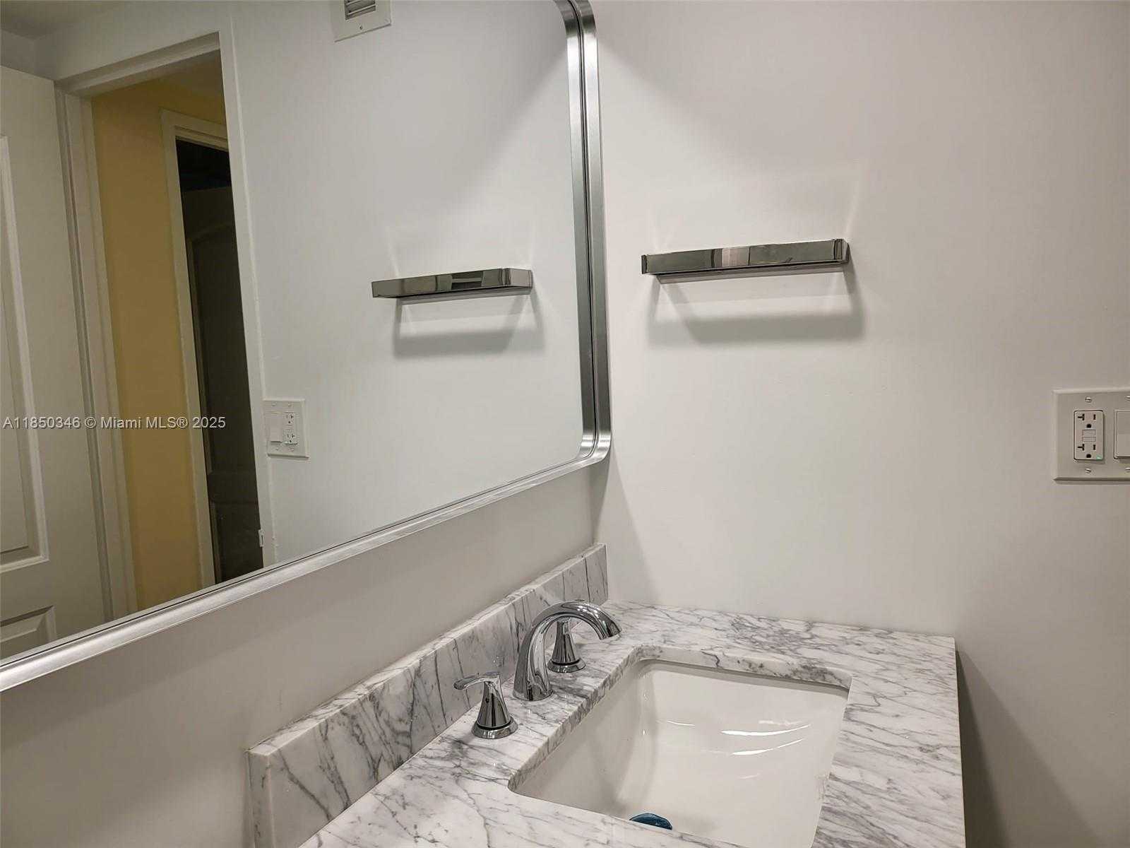 Small Image of 3001 SOUTH OCEAN DR #639, Hollywood Number 11
