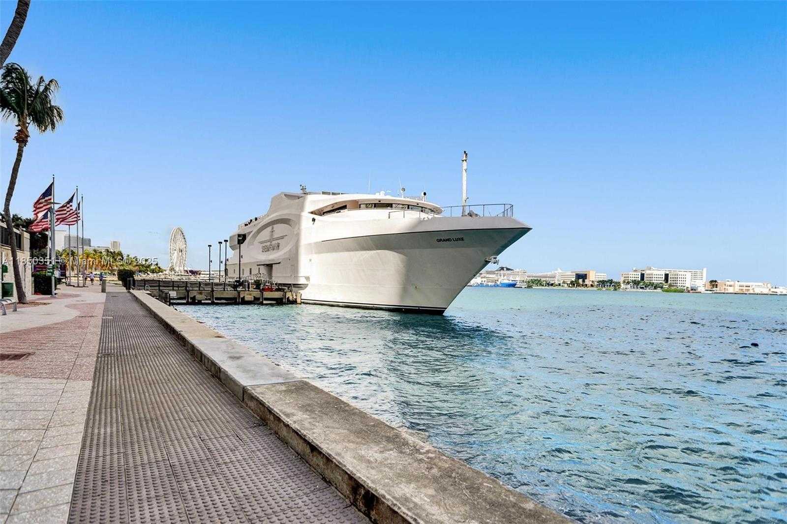 Small Image of 335 SOUTH BISCAYNE BLVD #2501, Miami Number 45
