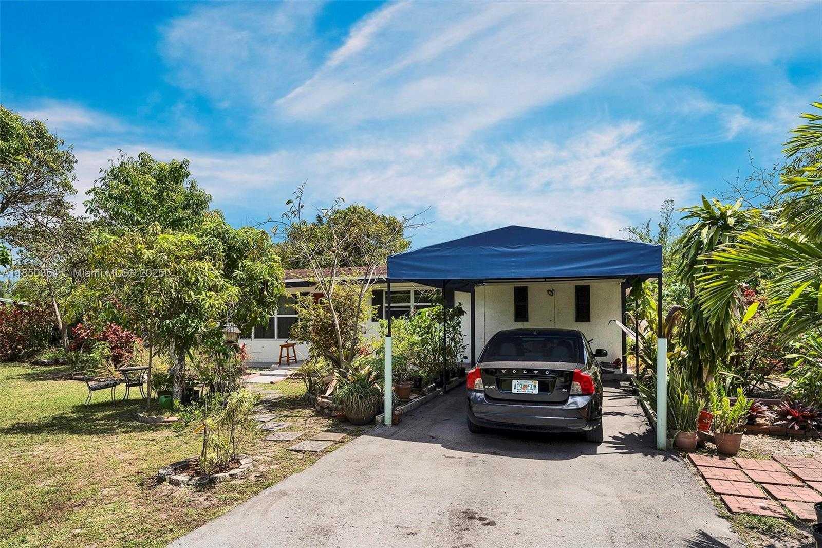 Small Image of 3950 SOUTH WEST 53RD AVE, Davie Number 2