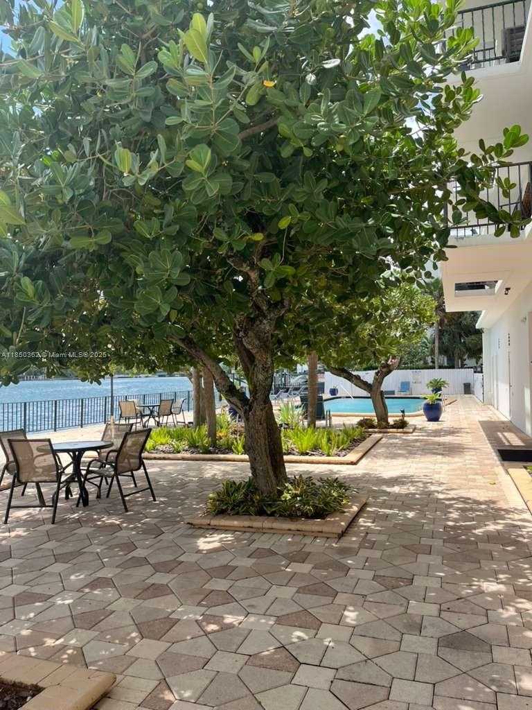 Small Image of 10101 EAST BAY HARBOR DR #610, Bay Harbor Islands Number 29
