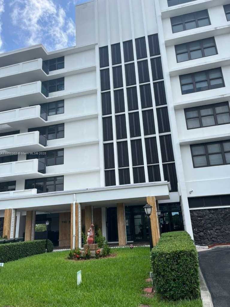 Small Image of 10101 EAST BAY HARBOR DR #610, Bay Harbor Islands Number 30