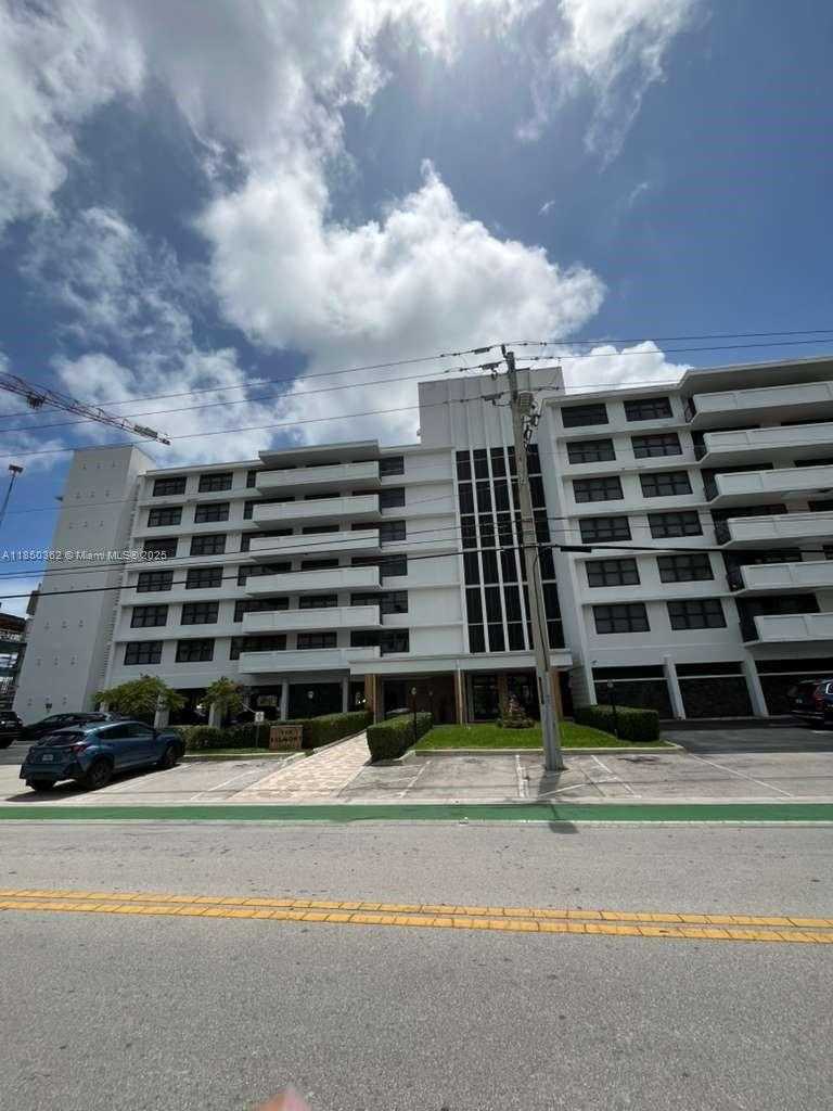 Small Image of 10101 EAST BAY HARBOR DR #610, Bay Harbor Islands Number 31