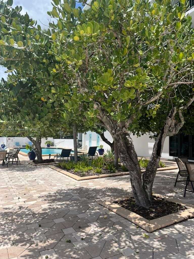 Small Image of 10101 EAST BAY HARBOR DR #610, Bay Harbor Islands Number 32