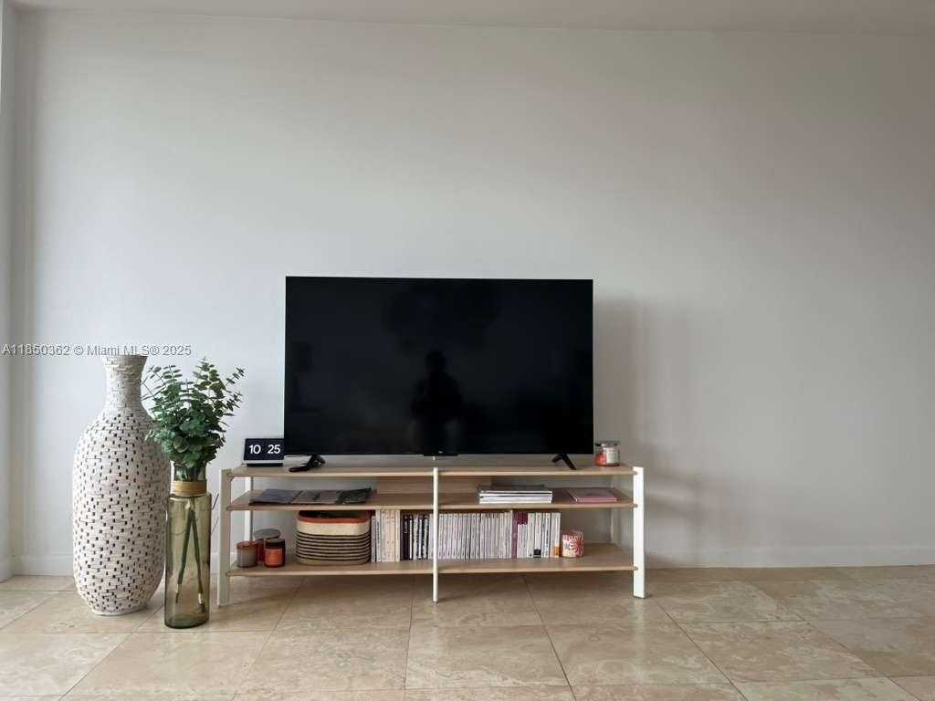 Small Image of 10101 EAST BAY HARBOR DR #610, Bay Harbor Islands Number 9