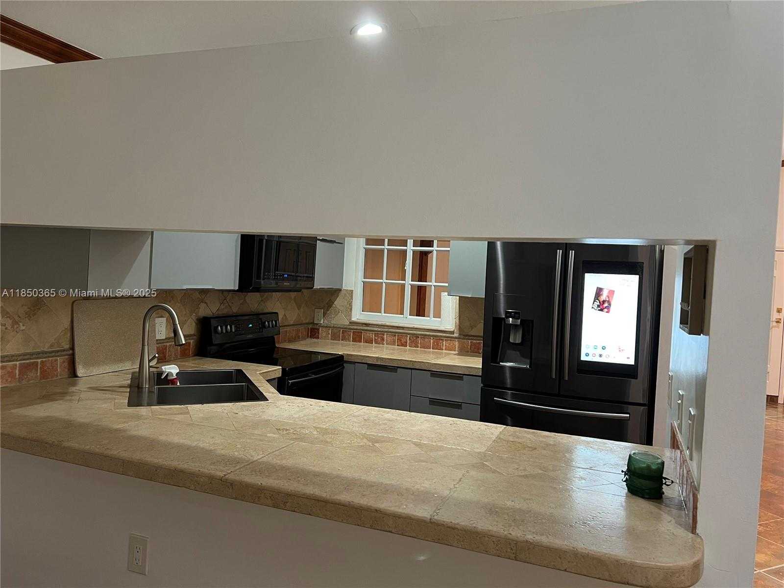 Small Image of 5221 SOUTH WEST 154TH PL, Miami Number 10