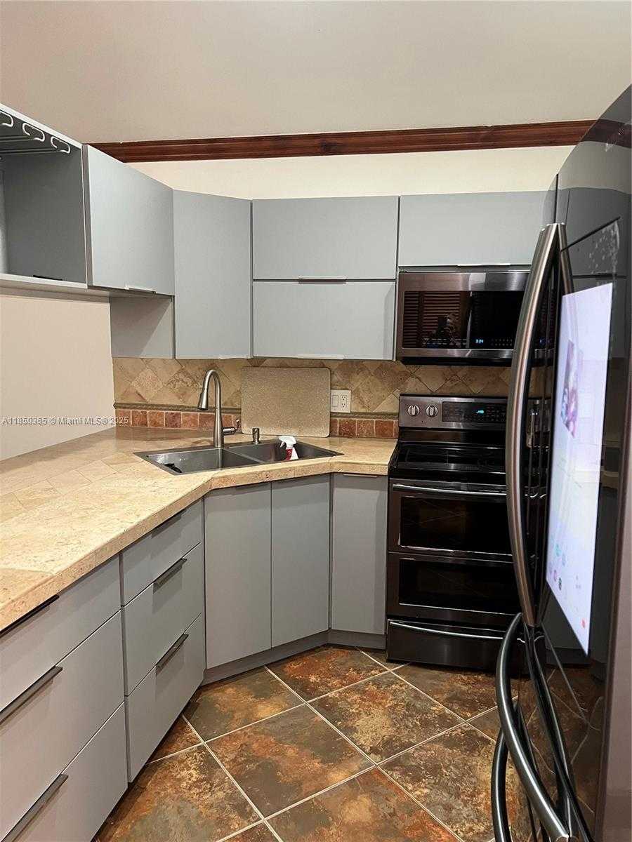 Small Image of 5221 SOUTH WEST 154TH PL, Miami Number 11