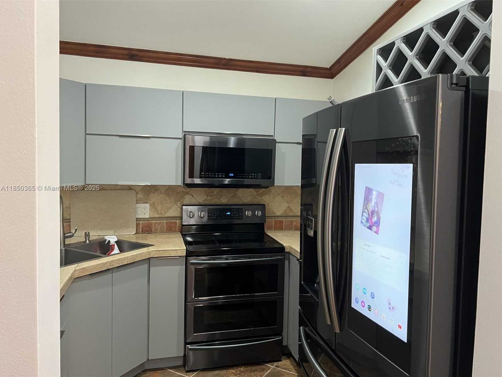 Small Image of 5221 SOUTH WEST 154TH PL, Miami Number 12