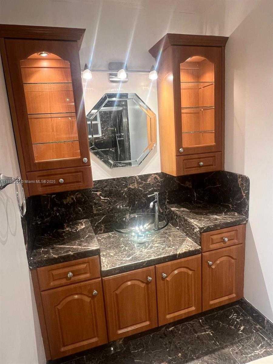 Small Image of 5221 SOUTH WEST 154TH PL, Miami Number 14