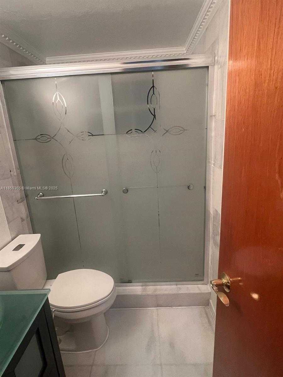 Small Image of 5221 SOUTH WEST 154TH PL, Miami Number 16