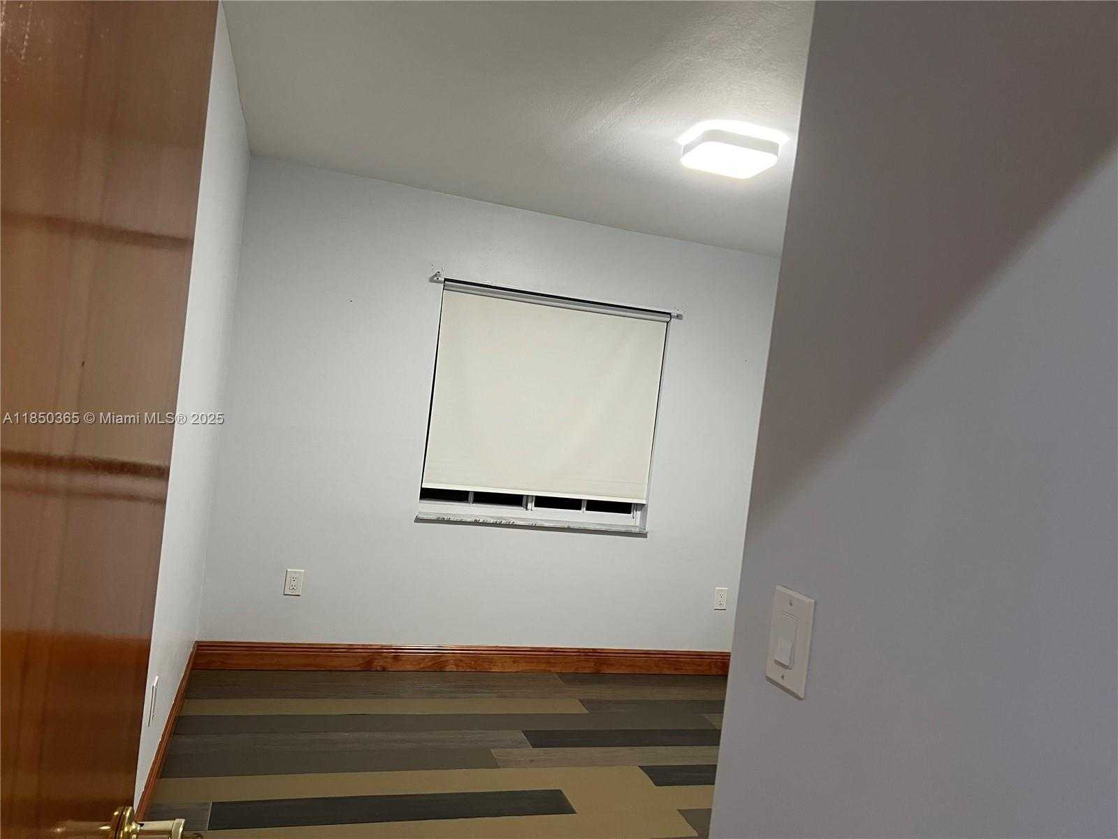 Small Image of 5221 SOUTH WEST 154TH PL, Miami Number 18