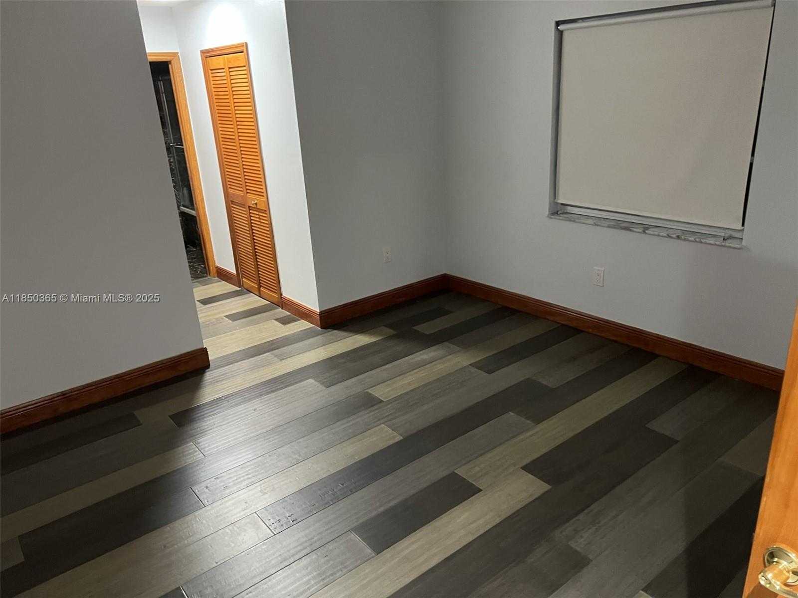 Small Image of 5221 SOUTH WEST 154TH PL, Miami Number 19