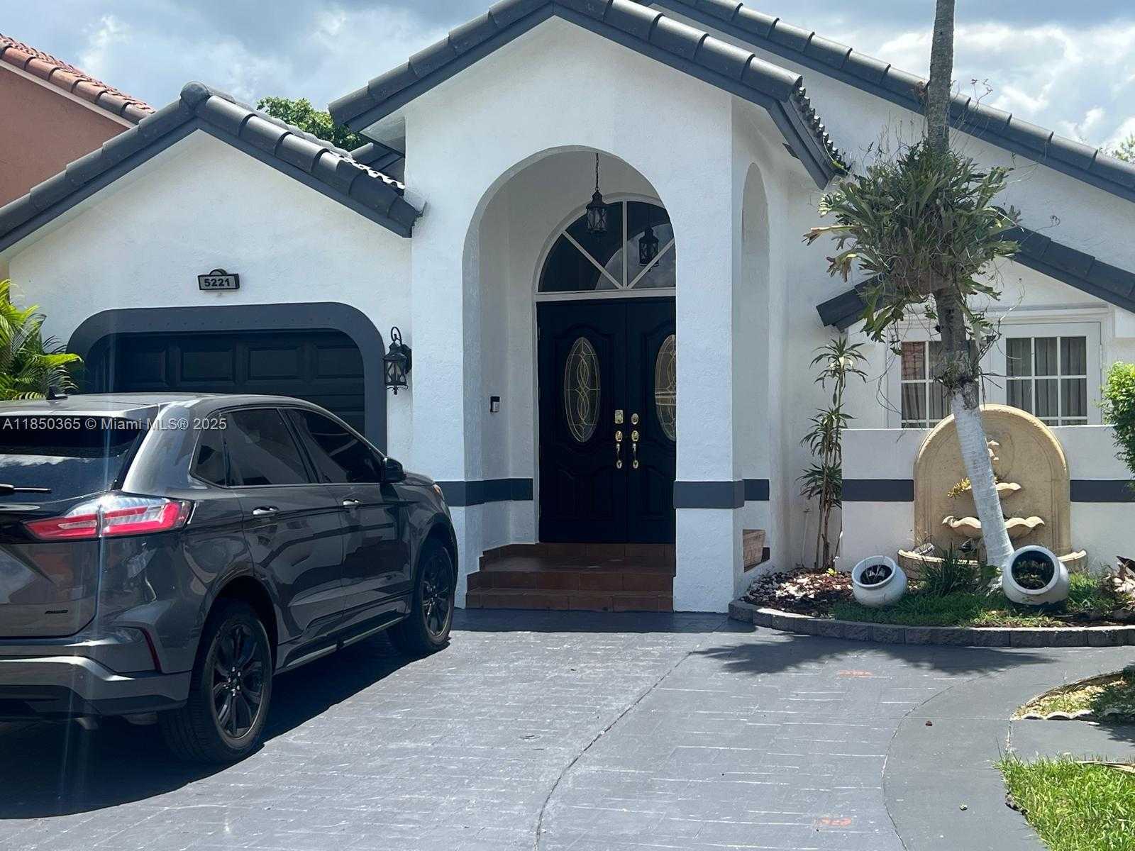 Small Image of 5221 SOUTH WEST 154TH PL, Miami Number 2