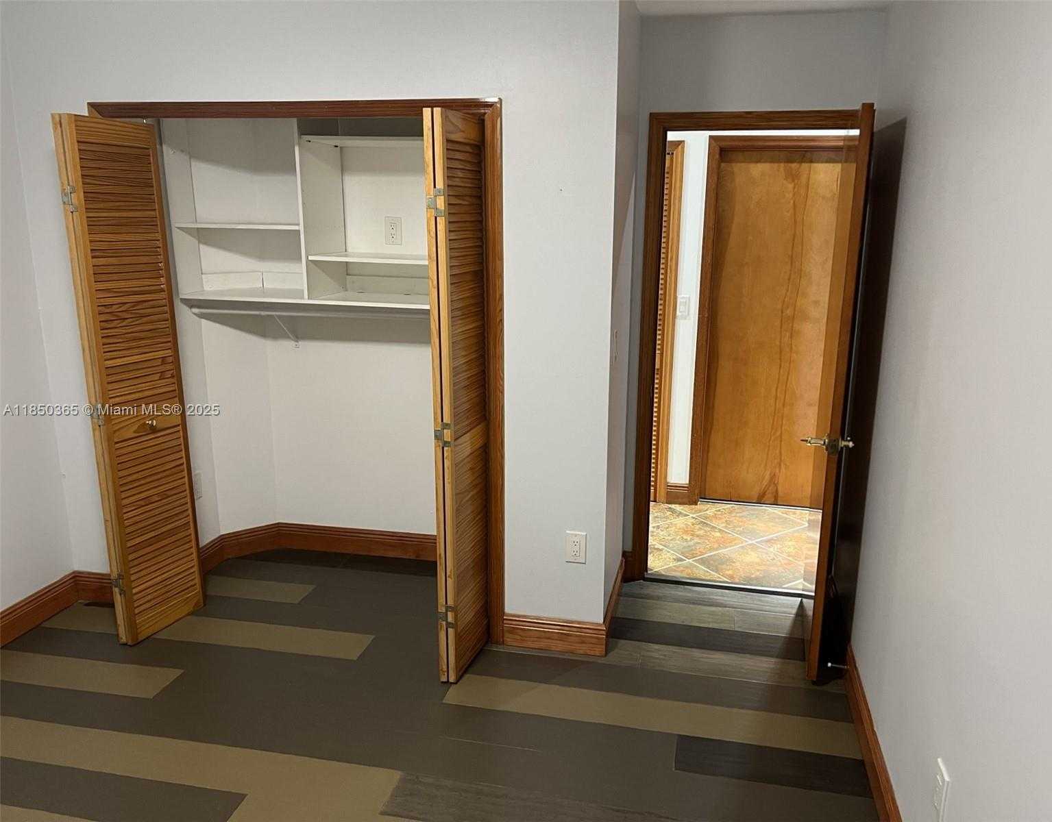 Small Image of 5221 SOUTH WEST 154TH PL, Miami Number 22