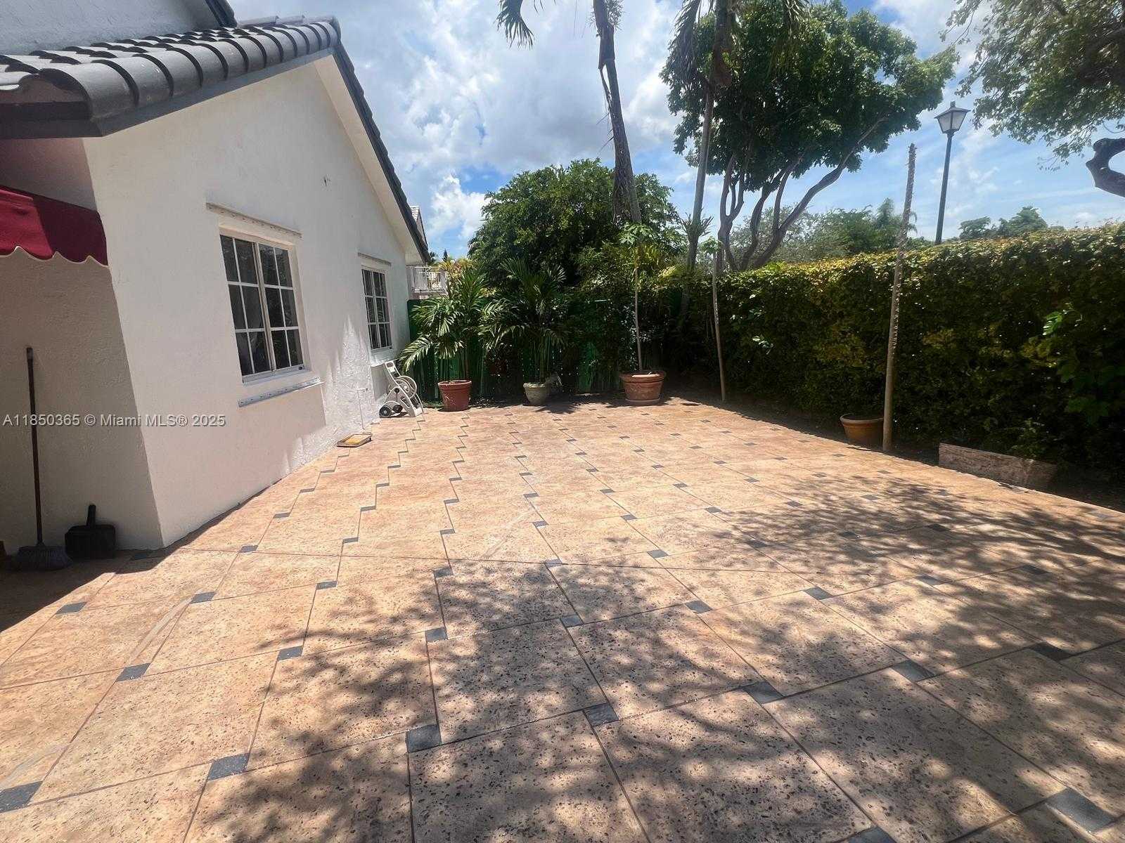 Small Image of 5221 SOUTH WEST 154TH PL, Miami Number 25